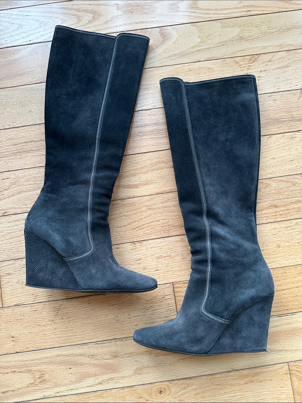 Elie Tahari Black Suede Platform Boots sz 8.5 39.5